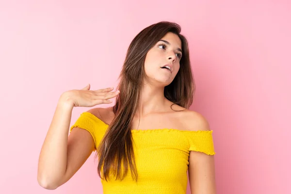 Adolescente Brasileña Sobre Fondo Rosa Aislado Con Expresión Cansada Enferma —  Fotos de Stock