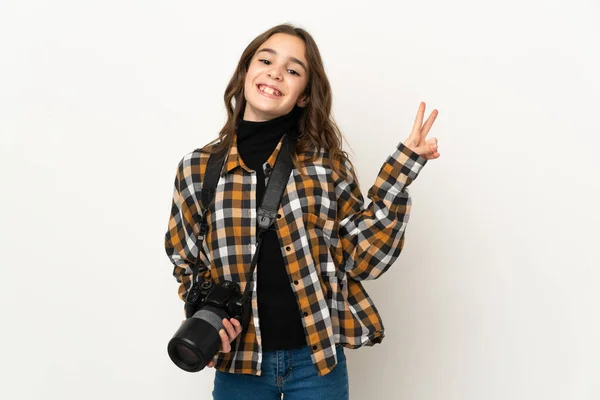 Menina Fotógrafa Isolado Fundo Sorrindo Mostrando Sinal Vitória — Fotografia de Stock