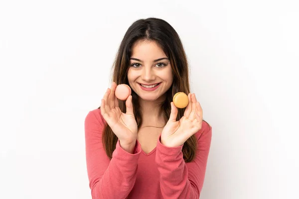 Ung Kaukasisk Kvinna Isolerad Rosa Bakgrund Som Erbjuder Färgglada Franska — Stockfoto