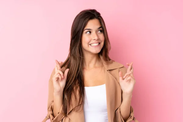 Teenager Brasilianisches Mädchen Über Isoliertem Rosa Hintergrund Mit Daumendrücken — Stockfoto