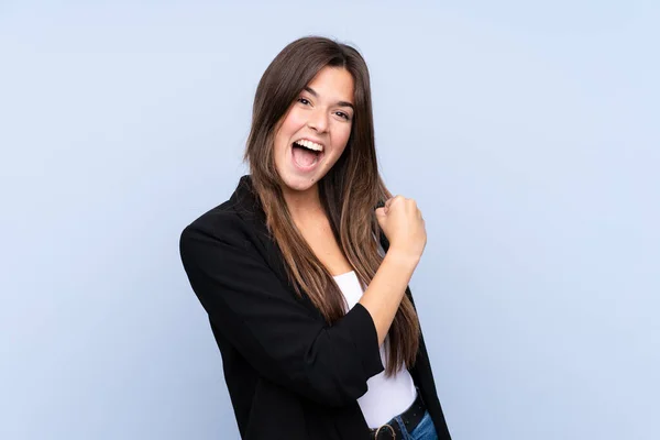 Young Brazilian Business Woman Isolated Blue Background Celebrating Victory — Stock Photo, Image