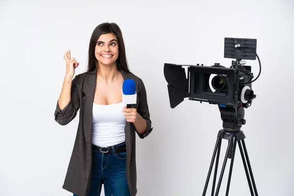 Mulher Repórter Segurando Microfone Relatando Notícias Sobre Fundo Branco Isolado — Fotografia de Stock