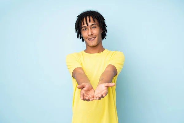 Young African American Man Isolated Blue Background Holding Copyspace Imaginary — Stock Photo, Image