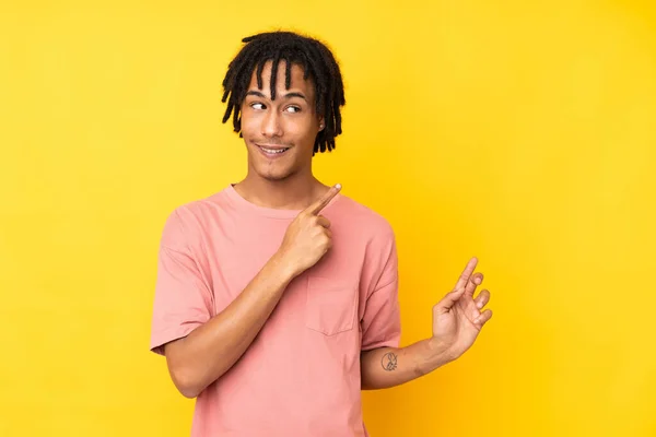 Young African American Man Isolated Yellow Background Frightened Pointing Side — Stock Photo, Image