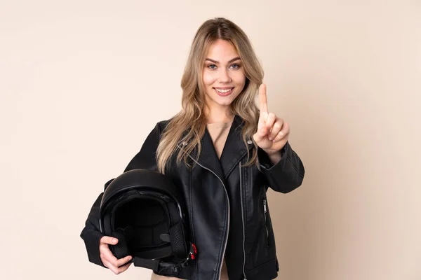 Ragazza Russa Con Casco Moto Isolato Sfondo Beige Che Mostra — Foto Stock