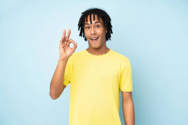 Young African American Man Isolated Blue Background Surprised Showing Sign — Stock Photo, Image