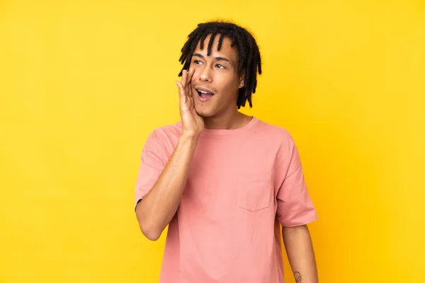 Young African American Man Isolated Yellow Background Shouting Mouth Wide — Stock Photo, Image