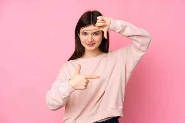 Mladý Ukrajinský Teenager Dívka Přes Izolované Růžové Pozadí Zaostření Tvář — Stock fotografie