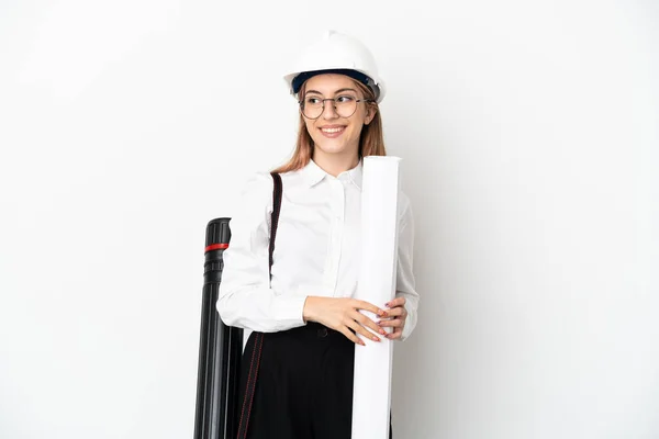 Joven Arquitecta Con Casco Sosteniendo Planos Aislados Sobre Fondo Blanco —  Fotos de Stock