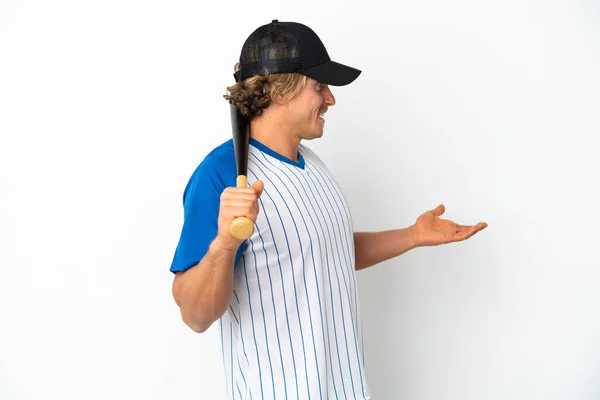 Jong Blond Man Spelen Honkbal Geïsoleerd Witte Achtergrond Met Verrassing — Stockfoto