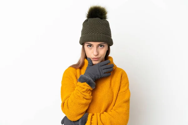 Giovane Ragazza Con Cappello Invernale Isolato Sfondo Bianco Pensando — Foto Stock
