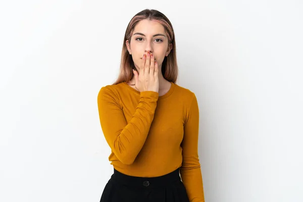 Jonge Blanke Vrouw Geïsoleerd Witte Achtergrond Bedekken Mond Met Hand — Stockfoto