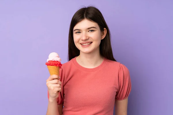 Jong Oekraïense Tiener Meisje Met Een Cornet Ijs Geïsoleerde Paarse — Stockfoto