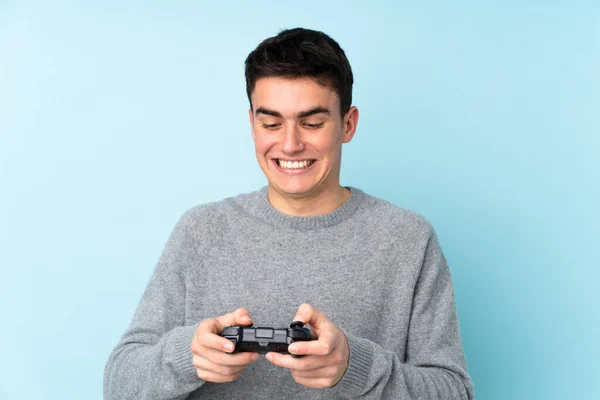 Adolescente Caucásico Hombre Jugando Con Controlador Videojuegos Aislado Sobre Fondo —  Fotos de Stock