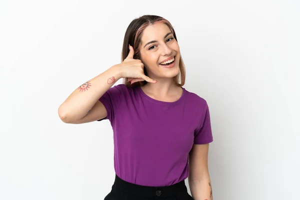 Mujer Joven Caucásica Aislada Sobre Fondo Blanco Haciendo Gesto Telefónico — Foto de Stock