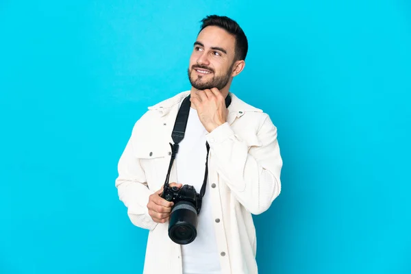 Young Photographer Man Isolated Blue Background Looking While Smiling — Stock Photo, Image
