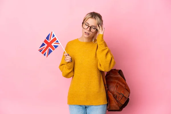 Junge Russin Mit Britischer Flagge Auf Rosa Hintergrund Mit Kopfschmerzen — Stockfoto