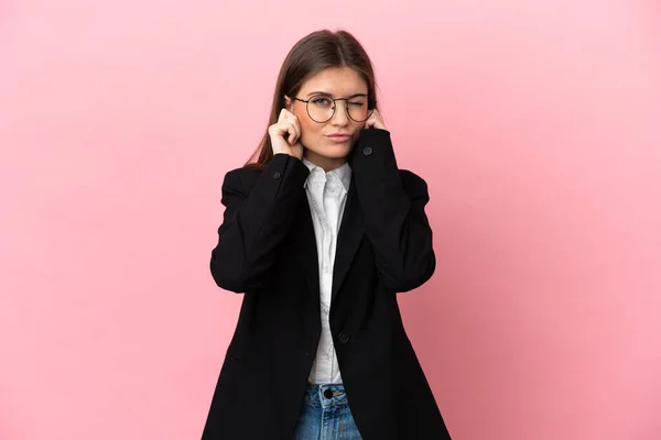 Young Business Caucasian Woman Isolated Pink Background Frustrated Covering Ears — Stock Photo, Image