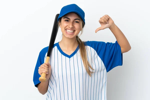 Joven Mujer Caucásica Aislada Sobre Fondo Blanco Jugando Béisbol Orgulloso — Foto de Stock