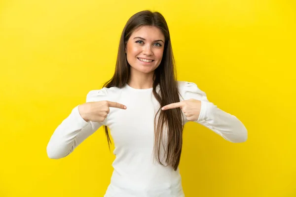 Young Caucasian Woman Isolated Yellow Background Proud Self Satisfied — Stock Photo, Image