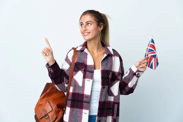 Jovem Segurando Uma Bandeira Reino Unido Isolada Fundo Branco Apontando — Fotografia de Stock