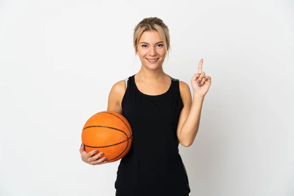 年轻的俄罗斯女子在白色背景下打篮球 举手表决 表示她是最好的篮球运动员 — 图库照片