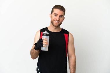 Yakışıklı sarışın adam izole edilmiş beyaz arka planda spor su şişesiyle