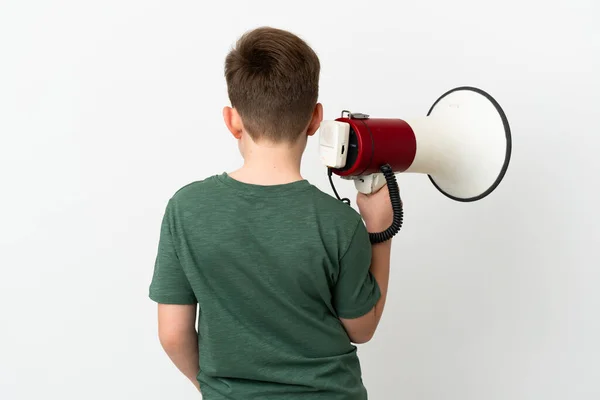 Kleine Roodharige Jongen Geïsoleerd Witte Achtergrond Met Een Megafoon Rug — Stockfoto