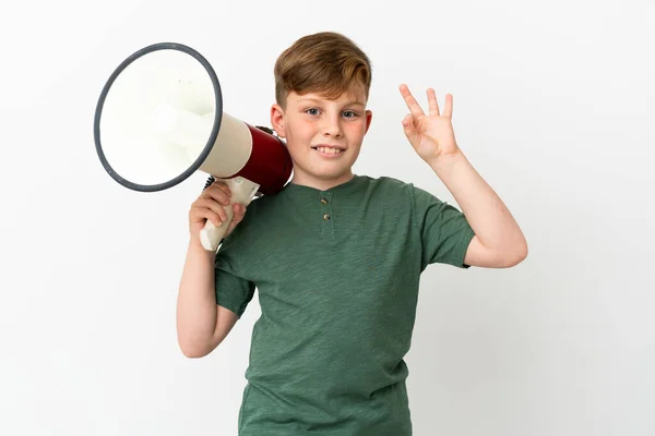 Pequeno Menino Ruivo Isolado Fundo Branco Segurando Megafone Mostrando Sinal — Fotografia de Stock