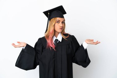 Tecrit edilmiş beyaz bir geçmişle genç üniversite mezunu. El kaldırırken şüpheleri var.