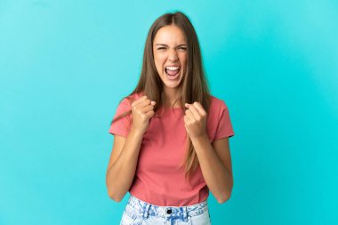 Soyutlanmış mavi bir geçmişi olan genç bir kadın kötü bir durumdan dolayı hayal kırıklığına uğradı.