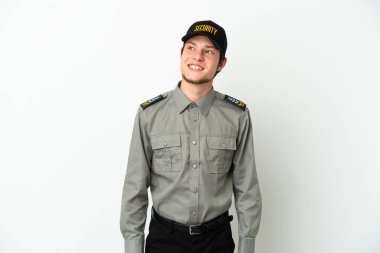 Genç Rus güvenlik elemanı beyaz arka planda izole edilmiş.