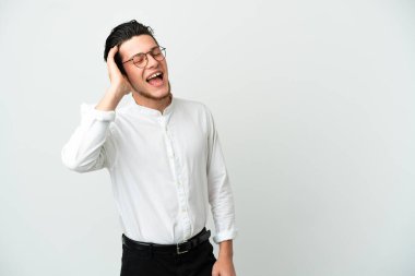 Rus iş adamı beyaz arka planda izole edilmiş, çok gülümsüyor.