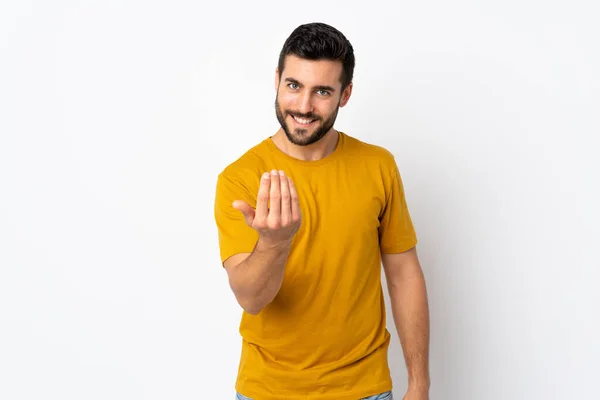 Homem Bonito Jovem Com Barba Isolada Fundo Branco Convidando Para — Fotografia de Stock