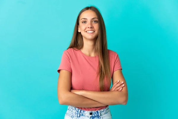 Jovem Mulher Sobre Fundo Azul Isolado Mantendo Braços Cruzados Posição — Fotografia de Stock