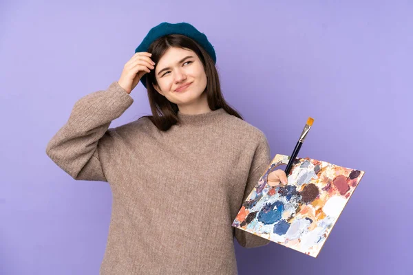 Ukraiński Młody Artysta Dziewczyna Trzyma Paletę Odizolowanych Fioletowy Tle Mając — Zdjęcie stockowe