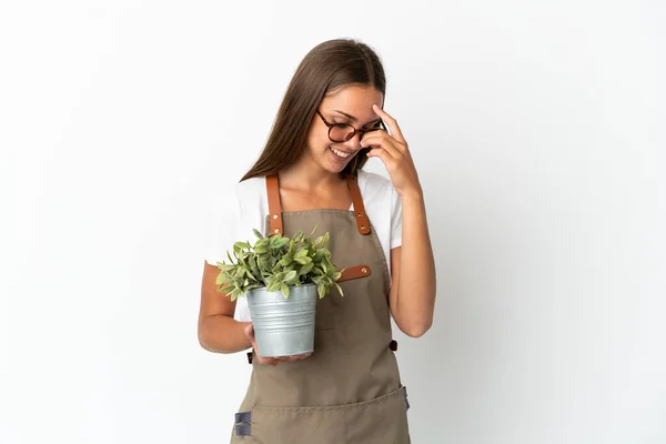 Tuinier Meisje Met Een Plant Geïsoleerde Witte Achtergrond Lachen — Stockfoto