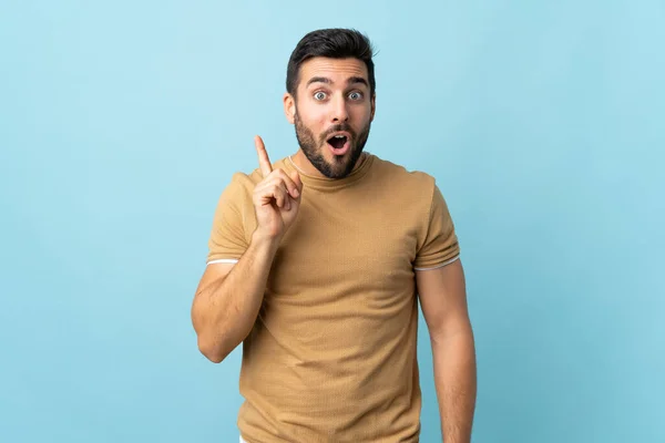 Joven Hombre Guapo Con Barba Sobre Fondo Aislado Con Intención — Foto de Stock