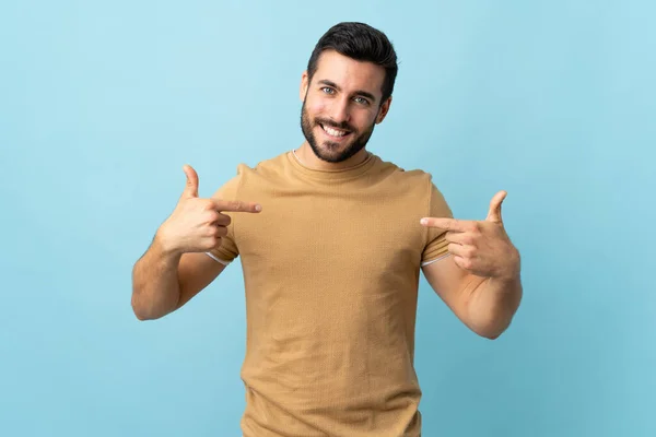 Joven Hombre Guapo Con Barba Sobre Fondo Aislado Orgulloso Satisfecho — Foto de Stock