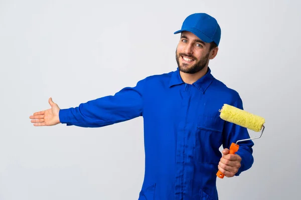 Pintor Homem Segurando Rolo Pintura Isolado Fundo Branco Estendendo Mãos — Fotografia de Stock