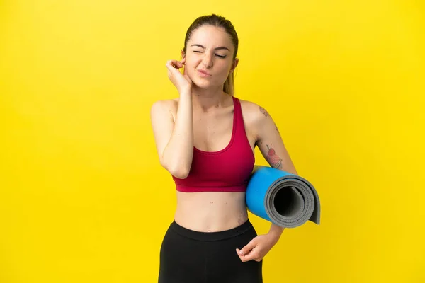 Young Sport Woman Going Yoga Classes While Holding Mat Frustrated — 图库照片