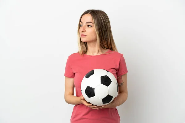 Joven Futbolista Mujer Sobre Pared Blanca Aislada Mirando Lado — Foto de Stock