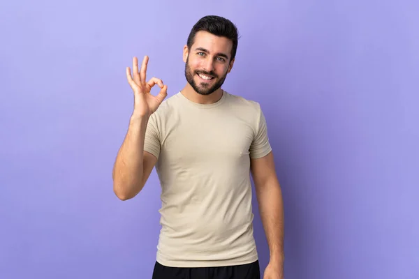 Joven Hombre Guapo Con Barba Sobre Fondo Aislado Mostrando Signo — Foto de Stock