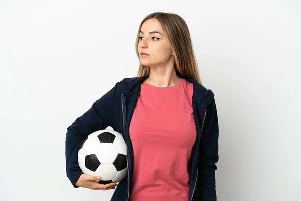 Mujer Joven Sobre Fondo Blanco Aislado Con Pelota Fútbol — Foto de Stock