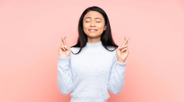 Tonåring Kinesisk Kvinna Isolerad Rosa Bakgrund Med Fingrar Korsning Och — Stockfoto