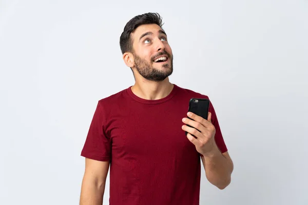 Junger Gutaussehender Mann Mit Bart Mit Handy Auf Weißem Hintergrund — Stockfoto
