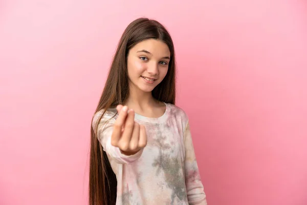 Menina Sobre Fundo Rosa Isolado Fazendo Gesto Dinheiro — Fotografia de Stock