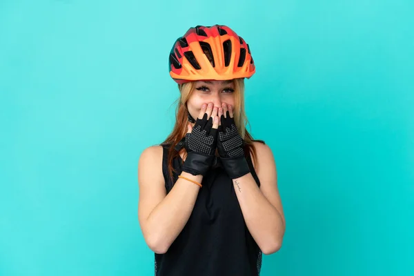 Jong Fietser Meisje Geïsoleerde Blauwe Achtergrond Gelukkig Glimlachende Bekleding Mond — Stockfoto