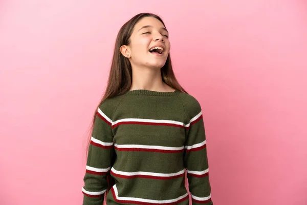 Kleines Mädchen Über Isoliertem Rosa Hintergrund Lacht — Stockfoto