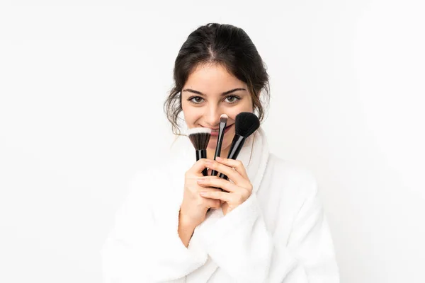 Mujer Joven Caucásica Aislada Sobre Fondo Blanco Sosteniendo Cepillo Maquillaje — Foto de Stock